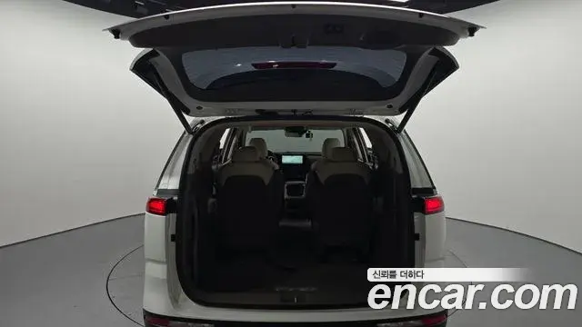 Kia Carnival 2022 — Photo 18/20