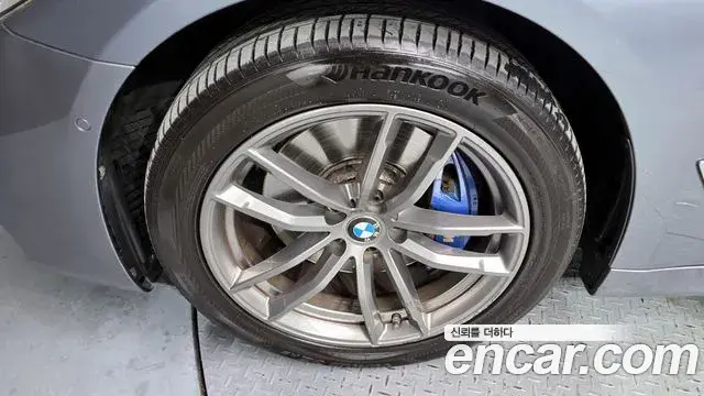 BMW 5 Series 2018 — Photo 18/20