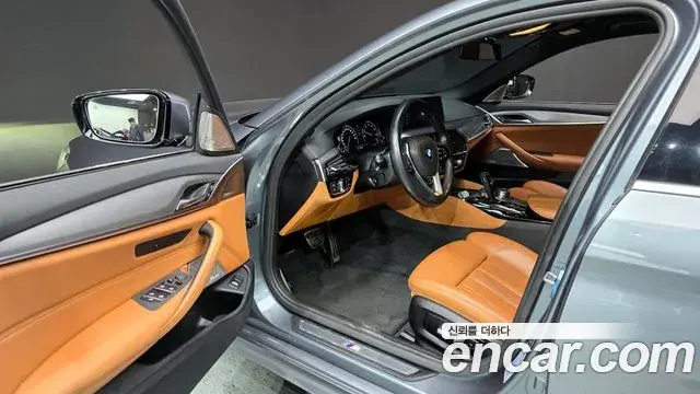 BMW 5 Series 2018 — Photo 15/20