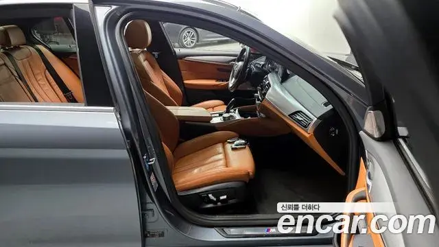 BMW 5 Series 2018 — Photo 7/20