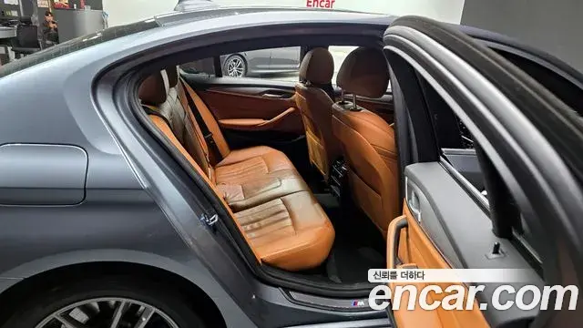 BMW 5 Series 2018 — Photo 12/20