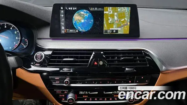 BMW 5 Series 2018 — Photo 16/20