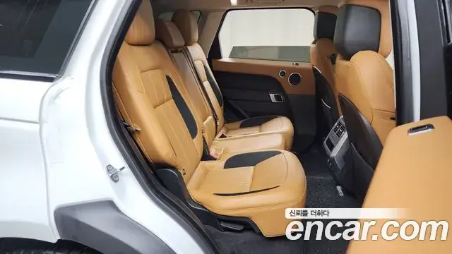 Land Rover Range Rover Sport 2019 — Photo 13/20