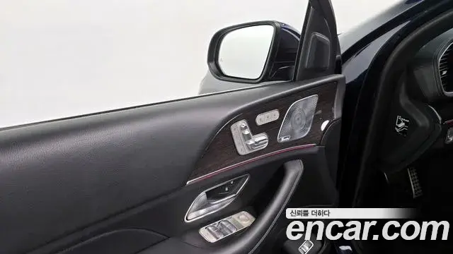 Mercedes-Benz GLE-Class 2021 — Photo 19/20