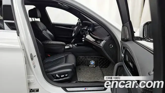 BMW 5 Series 2023 — Photo 15/20