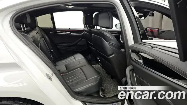 BMW 5 Series 2023 — Photo 16/20