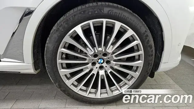 BMW X7 2020 — ფოტო 16/20