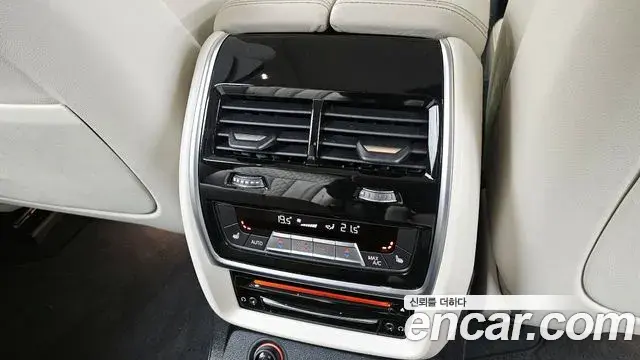 BMW X7 2020 — ფოტო 13/20