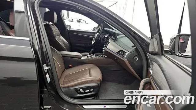 BMW 5 Series 2020 — ფოტო 7/20