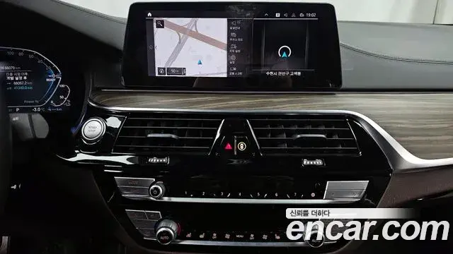 BMW 5 Series 2020 — ფოტო 8/20