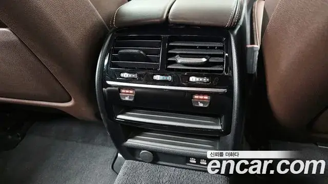 BMW 5 Series 2020 — ფოტო 18/20