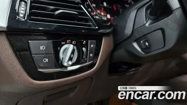 BMW 5 Series 2020 — ფოტო 1/20