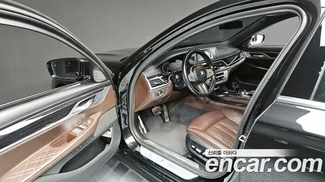 BMW 7 Series 2021 — Photo 8/20