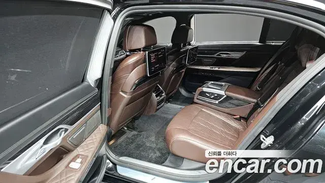 BMW 7 Series 2021 — Photo 1/20