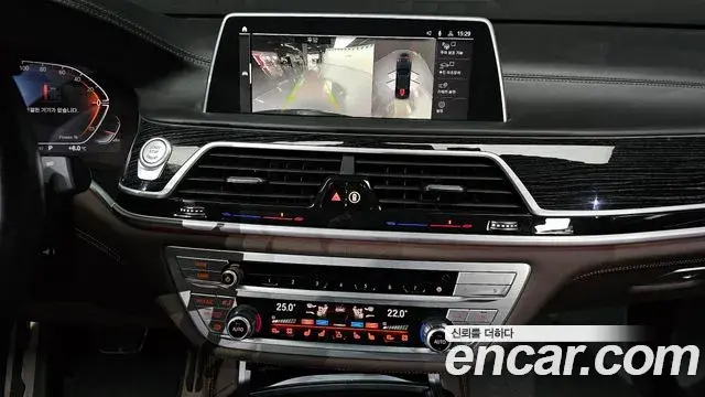 BMW 7 Series 2021 — Photo 2/20