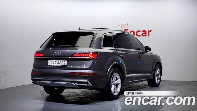 Audi Q7 2020 — ფოტო 16/20