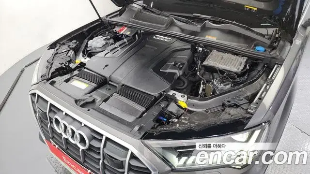 Audi Q7 2020 — ფოტო 18/20