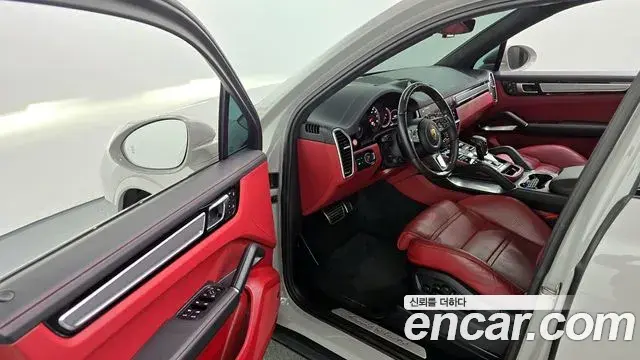 Porsche Cayenne 2022 — Фото 10/20