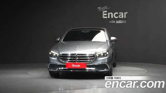 Mercedes-Benz E-Class 2021 — ფოტო 18/20
