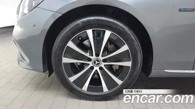 Mercedes-Benz E-Class 2021 — ფოტო 20/20