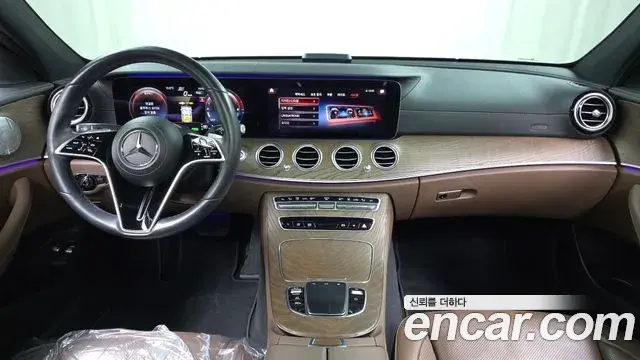 Mercedes-Benz E-Class 2021 — ფოტო 8/20
