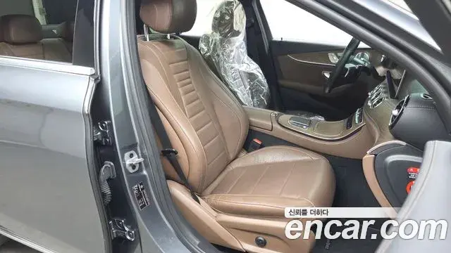 Mercedes-Benz E-Class 2021 — ფოტო 1/20