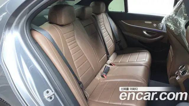 Mercedes-Benz E-Class 2021 — ფოტო 2/20