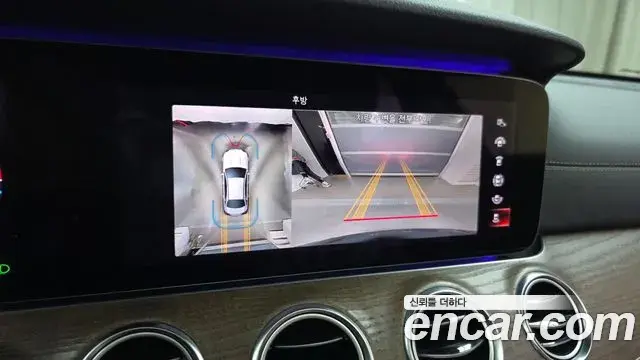 Mercedes-Benz E-Class 2021 — ფოტო 13/20