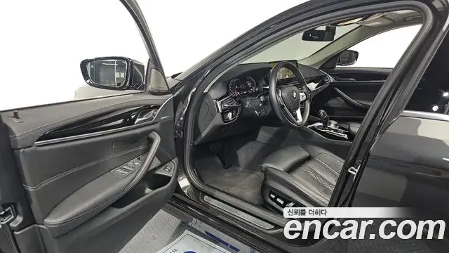 BMW 5 Series 2020 — Şəkil 18/20