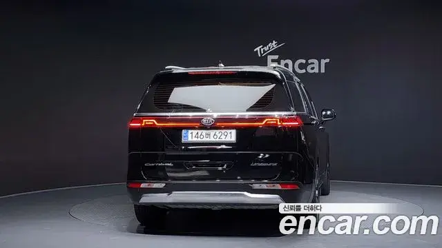 Kia Carnival 2021 — ფოტო 16/20