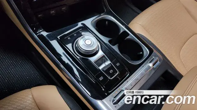 Kia Carnival 2021 — ფოტო 4/20