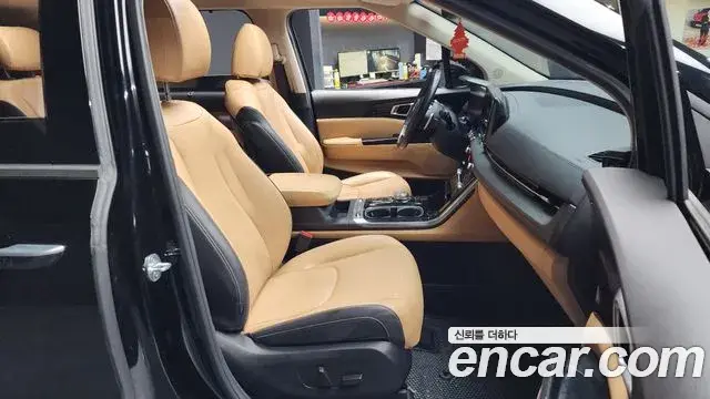 Kia Carnival 2021 — ფოტო 13/20