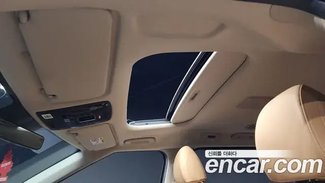 Kia Carnival 2021 — ფოტო 8/20
