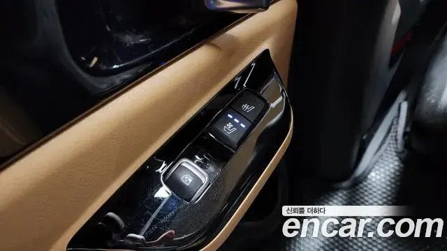 Kia Carnival 2021 — ფოტო 12/20