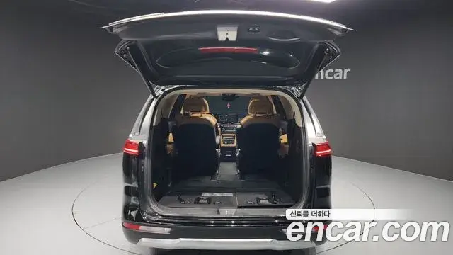 Kia Carnival 2021 — ფოტო 6/20