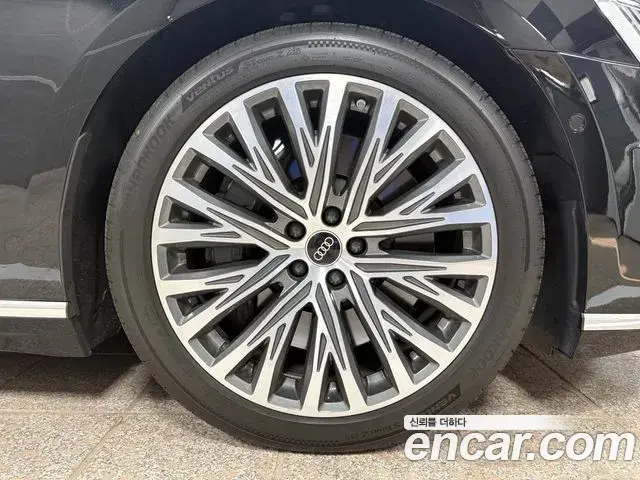 Audi A8 2021 — ფოტო 9/16