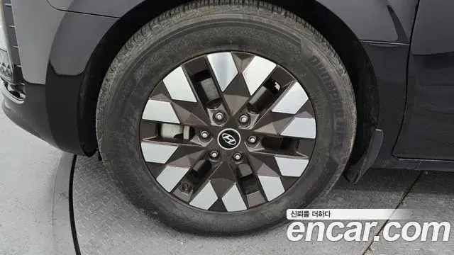 Hyundai Staria 2021 — Photo 1/20