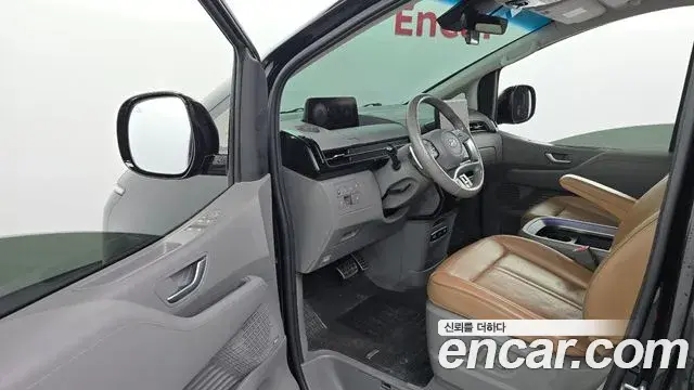 Hyundai Staria 2021 — Photo 16/20
