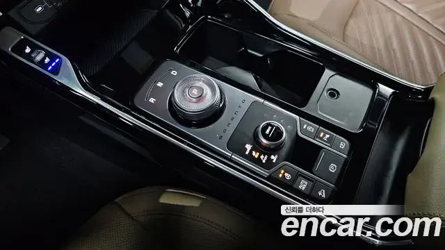 Kia Sorento 2023 — Photo 8/20