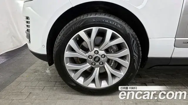 Land Rover Range Rover 2021 — Photo 13/20