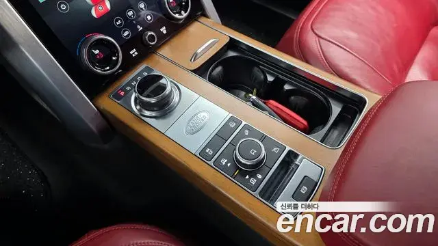Land Rover Range Rover 2021 — Photo 17/20
