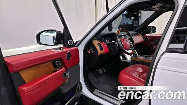 Land Rover Range Rover 2021 — Photo 7/20