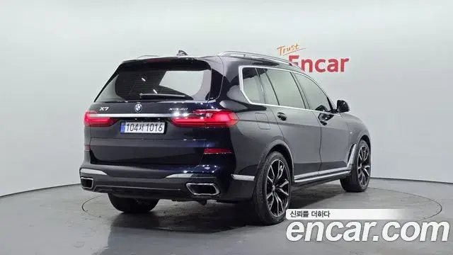 BMW X7 2021 — ფოტო 10/20