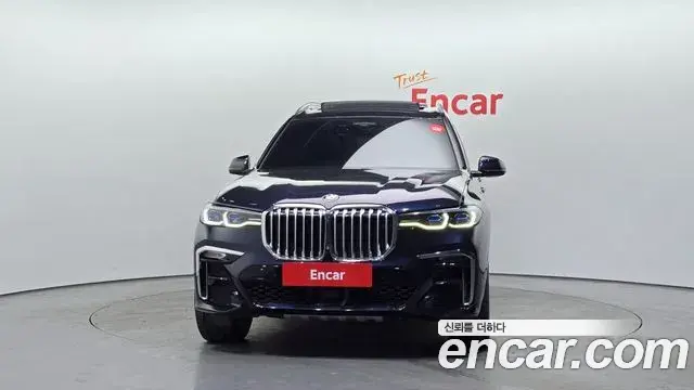 BMW X7 2021 — ფოტო 17/20