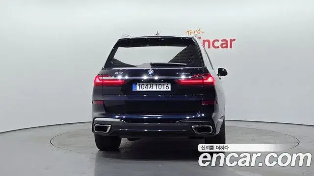 BMW X7 2021 — ფოტო 13/20