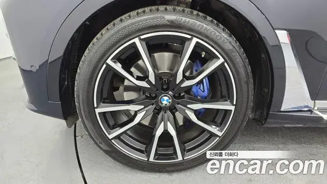 BMW X7 2021 — ფოტო 8/20