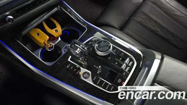 BMW X7 2021 — ფოტო 20/20