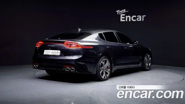 Kia Stinger 2018 — Şəkil 8/20