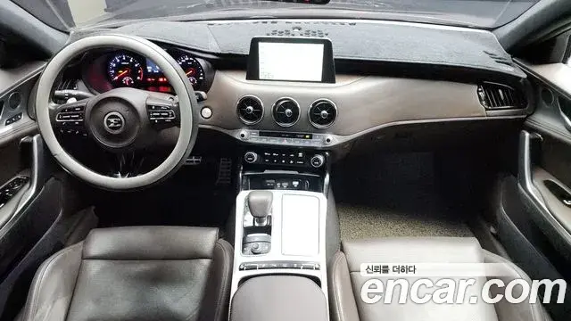 Kia Stinger 2018 — Şəkil 10/20