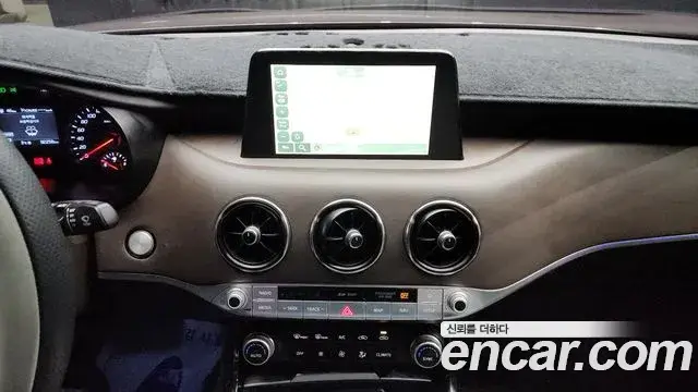 Kia Stinger 2018 — Şəkil 5/20